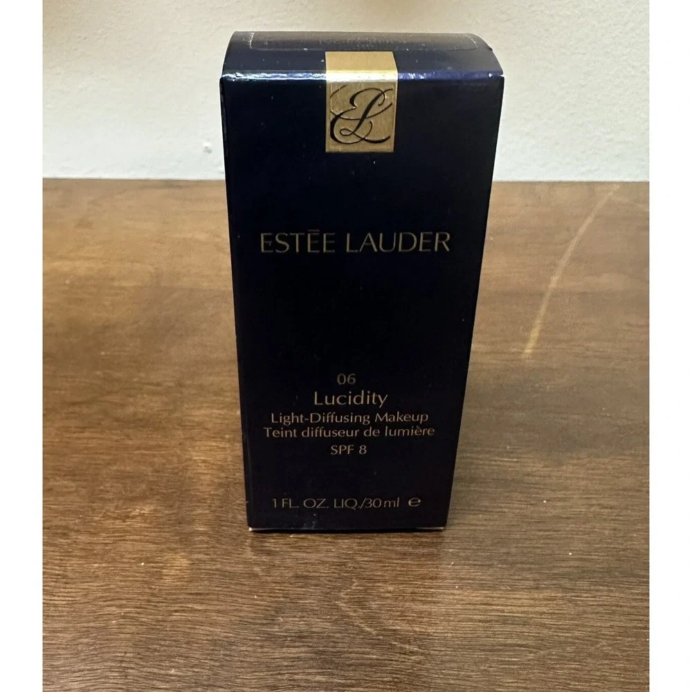 Estee Lauder Lucidity Light-Diffusing Makeup 2N1 IVORY BEIGE 06